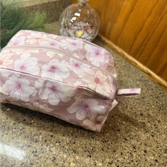 🌸 Floral Zipper Pouch – Wellness, Office or Makeup Essentials - Picture 4 of 14